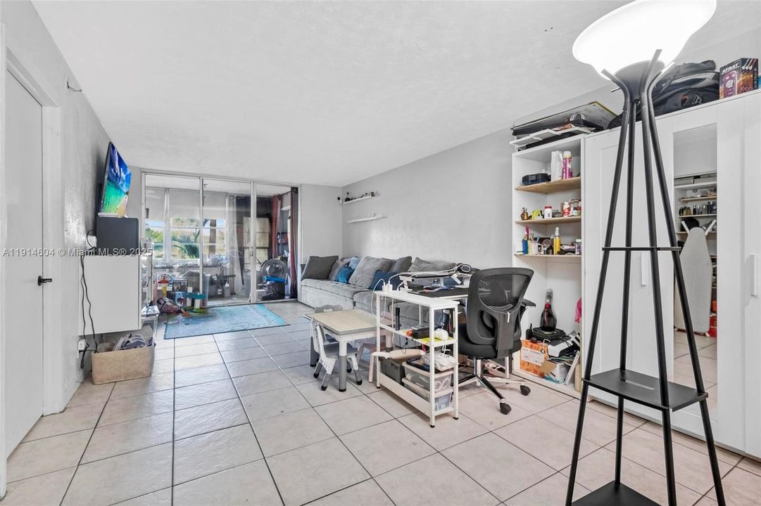 En Venta: $170,000 (2 camas, 2 baños, 1002 Pies cuadrados)