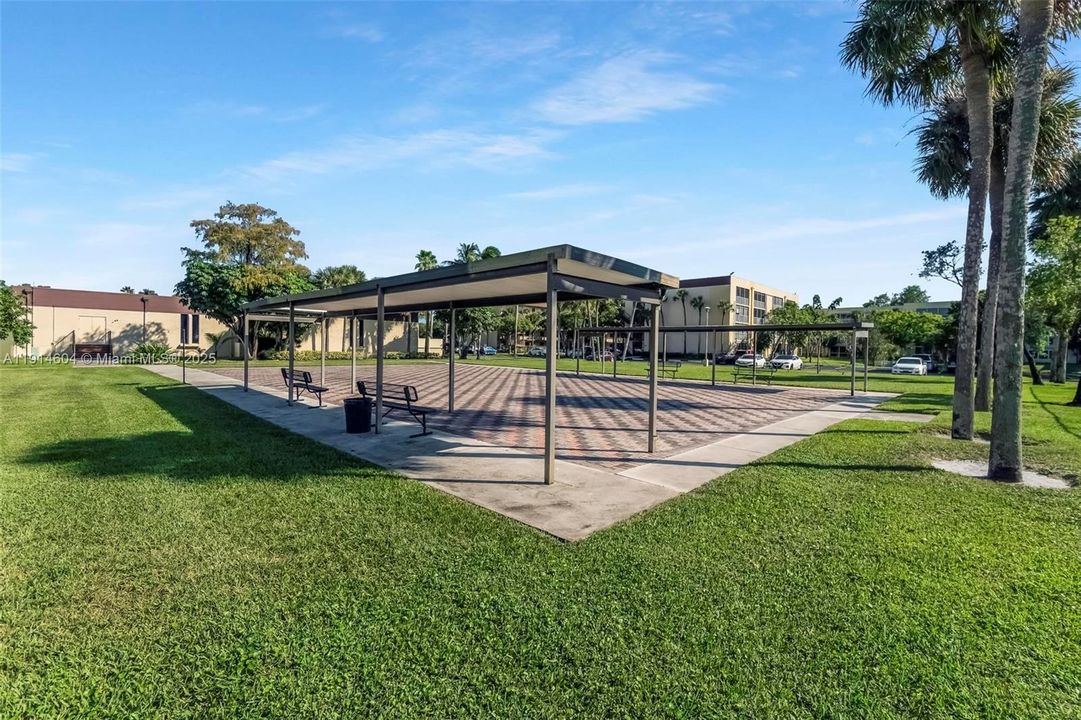 En Venta: $170,000 (2 camas, 2 baños, 1002 Pies cuadrados)