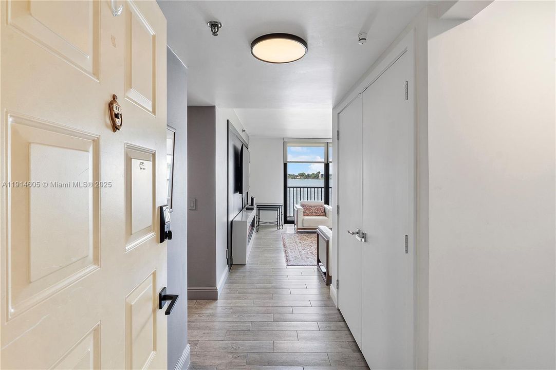 For Sale: $385,000 (2 beds, 2 baths, 1300 Square Feet)