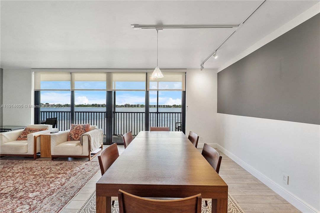 For Sale: $385,000 (2 beds, 2 baths, 1300 Square Feet)