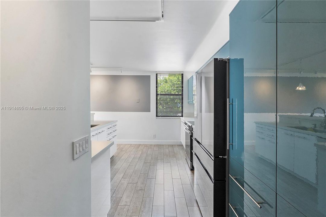 For Sale: $385,000 (2 beds, 2 baths, 1300 Square Feet)