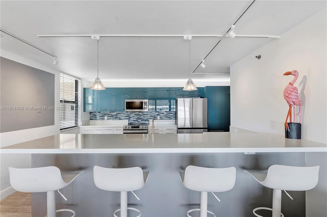 For Sale: $385,000 (2 beds, 2 baths, 1300 Square Feet)