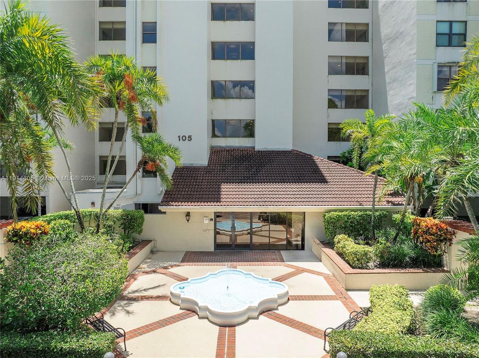 For Sale: $385,000 (2 beds, 2 baths, 1300 Square Feet)