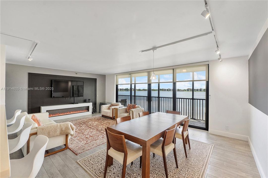 For Sale: $385,000 (2 beds, 2 baths, 1300 Square Feet)