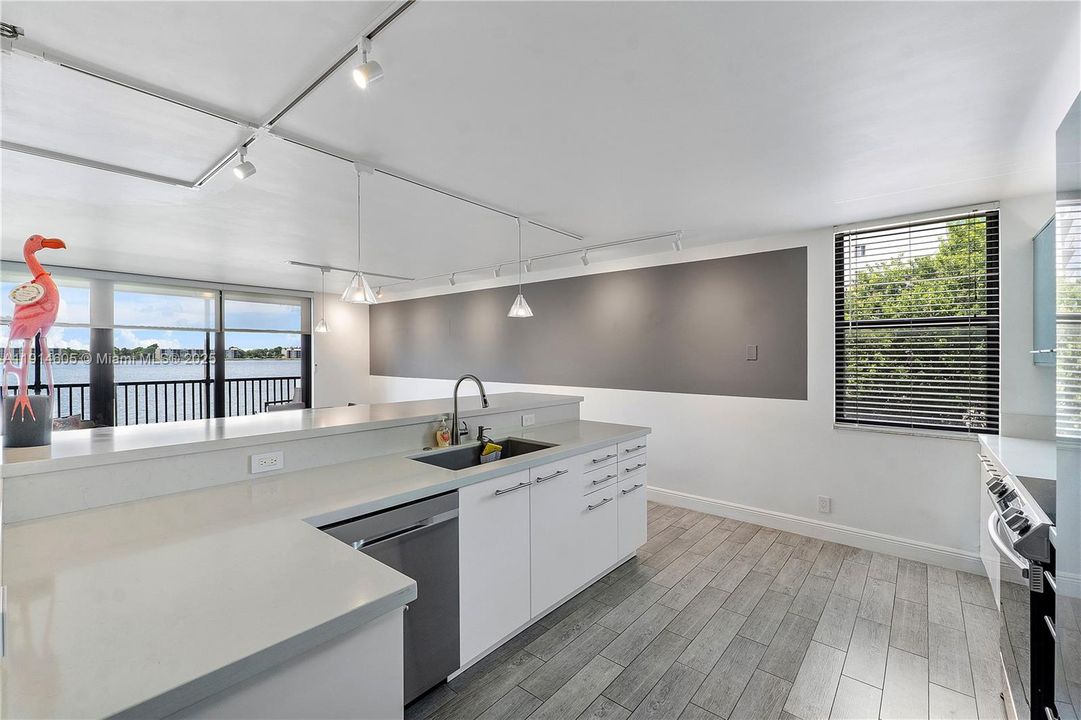 For Sale: $385,000 (2 beds, 2 baths, 1300 Square Feet)