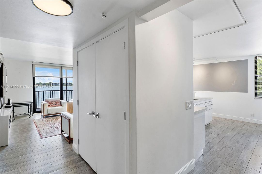 For Sale: $385,000 (2 beds, 2 baths, 1300 Square Feet)