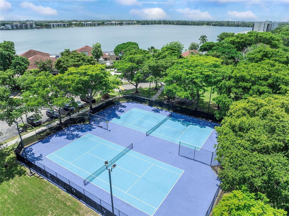 For Sale: $385,000 (2 beds, 2 baths, 1300 Square Feet)