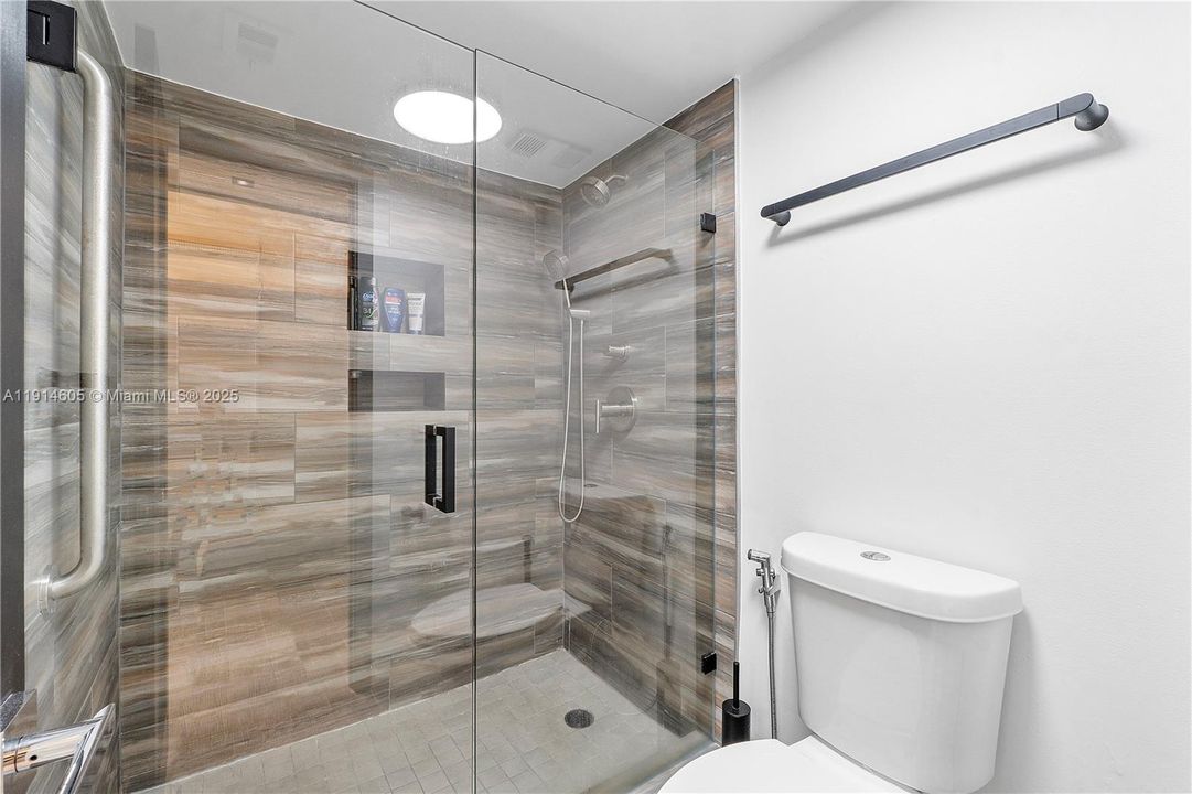 For Sale: $385,000 (2 beds, 2 baths, 1300 Square Feet)