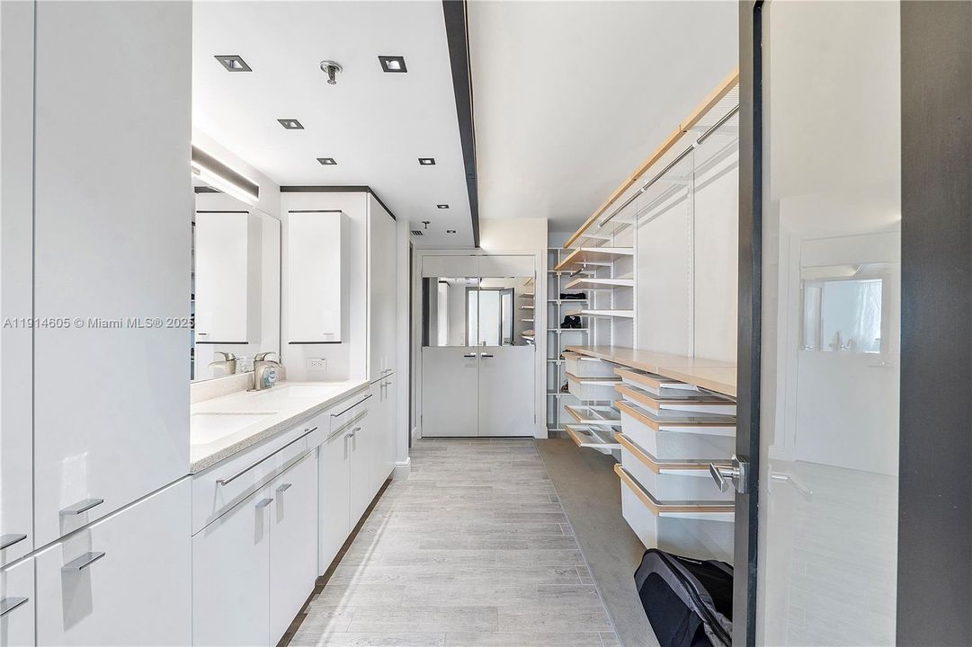 For Sale: $385,000 (2 beds, 2 baths, 1300 Square Feet)