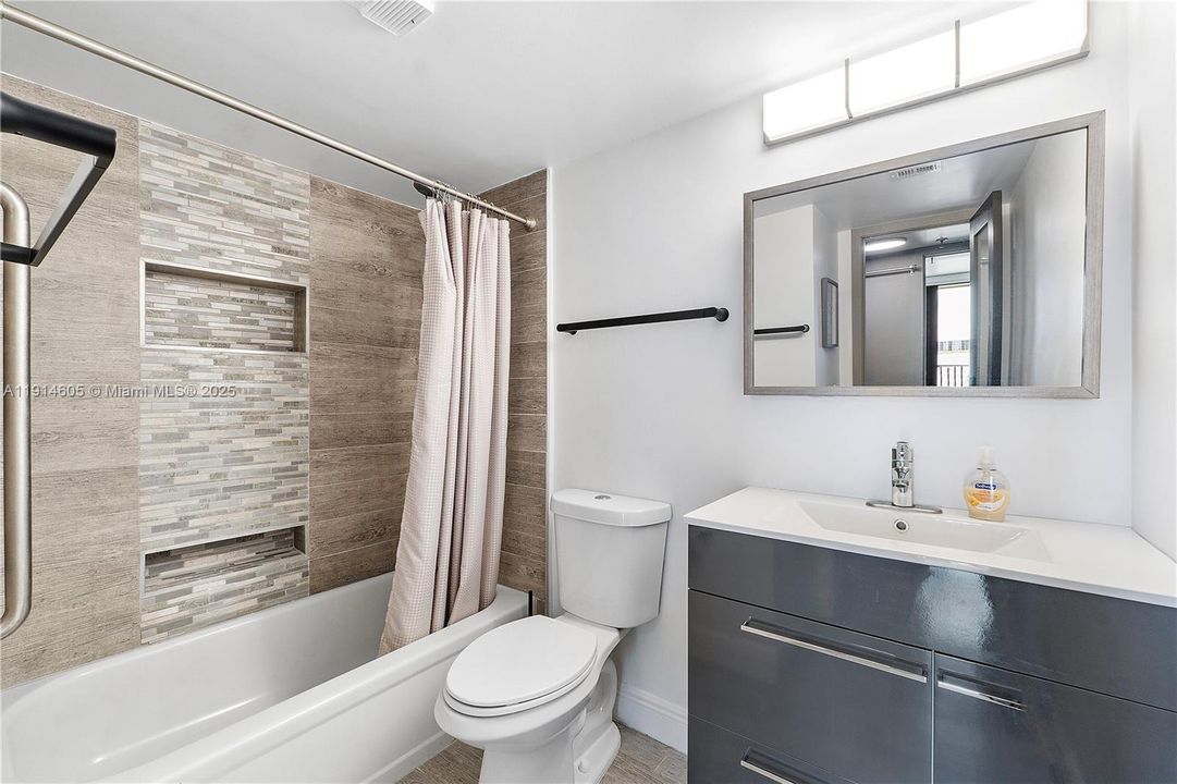 For Sale: $385,000 (2 beds, 2 baths, 1300 Square Feet)