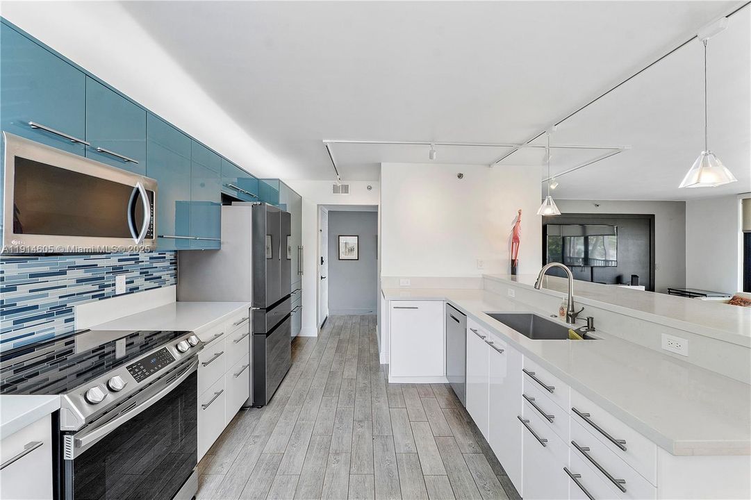 For Sale: $385,000 (2 beds, 2 baths, 1300 Square Feet)