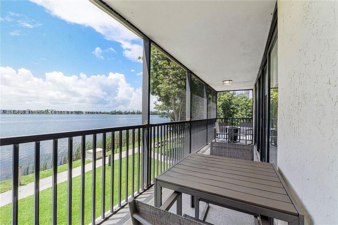 For Sale: $385,000 (2 beds, 2 baths, 1300 Square Feet)