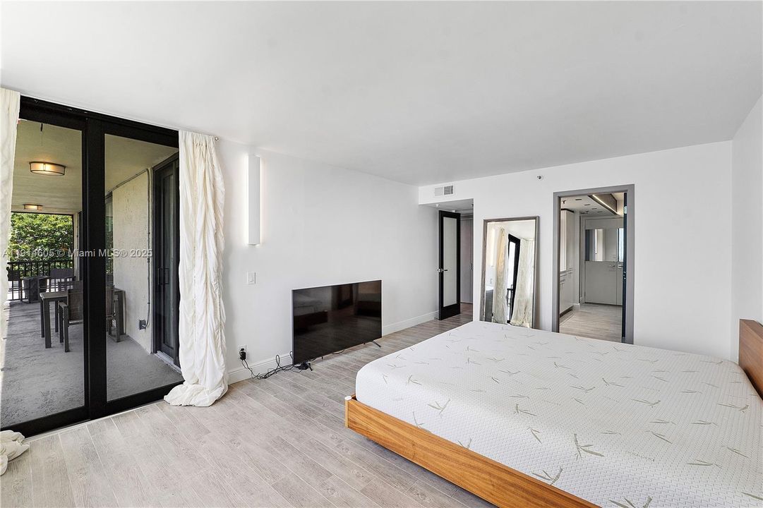 For Sale: $385,000 (2 beds, 2 baths, 1300 Square Feet)