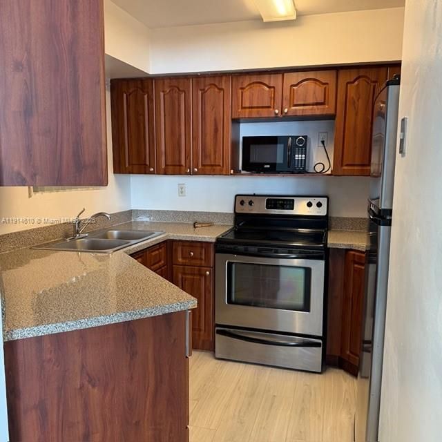 Active With Contract: $1,899 (1 beds, 1 baths, 796 Square Feet)