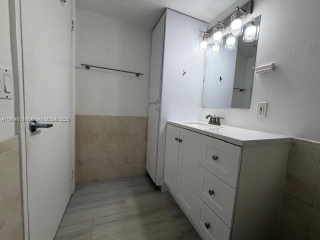 Active With Contract: $1,899 (1 beds, 1 baths, 796 Square Feet)