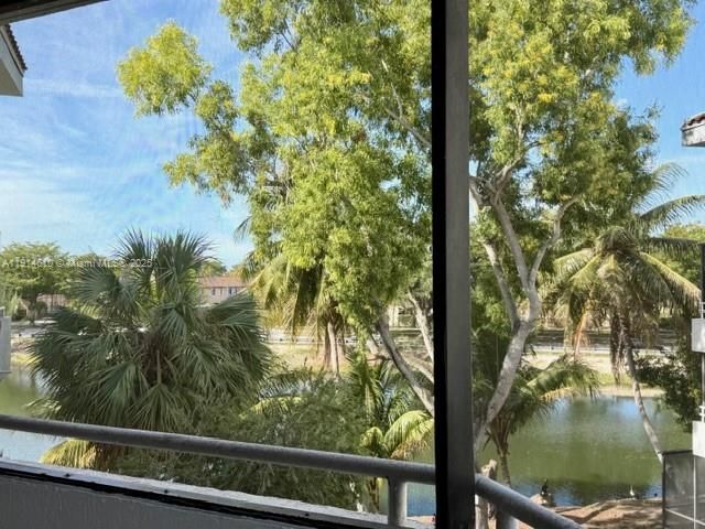 Active With Contract: $1,899 (1 beds, 1 baths, 796 Square Feet)