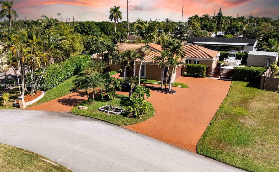 For Sale: $899,000 (4 beds, 2 baths, 2338 Square Feet)