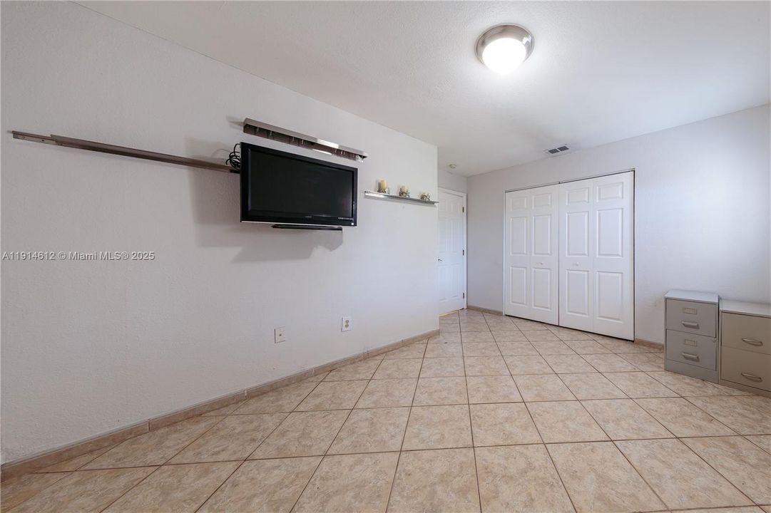 For Sale: $899,000 (4 beds, 2 baths, 2338 Square Feet)