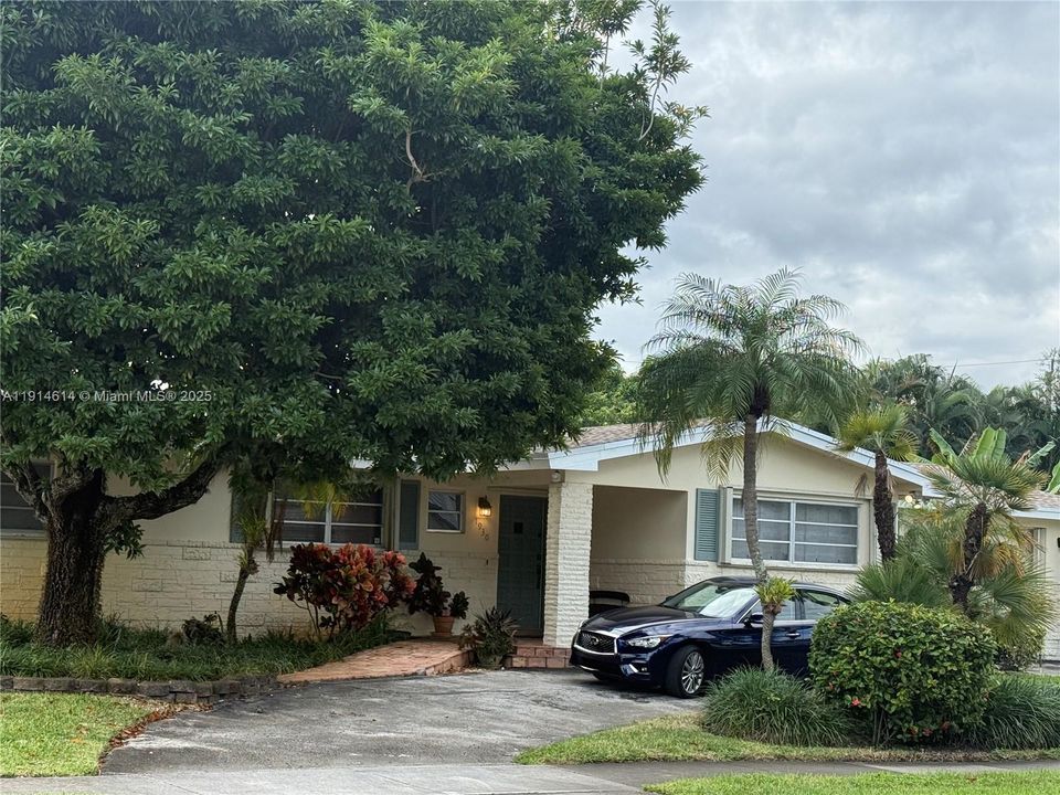 Active With Contract: $1,150,000 (3 beds, 2 baths, 1820 Square Feet)