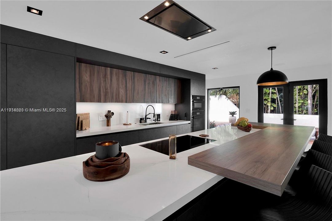 В аренду: $20,000 (3 спален, 3 ванн, 3910 Квадратных фут)