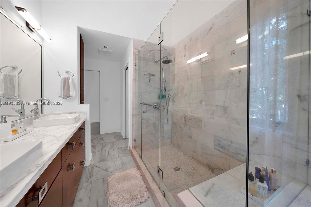 В аренду: $20,000 (3 спален, 3 ванн, 3910 Квадратных фут)