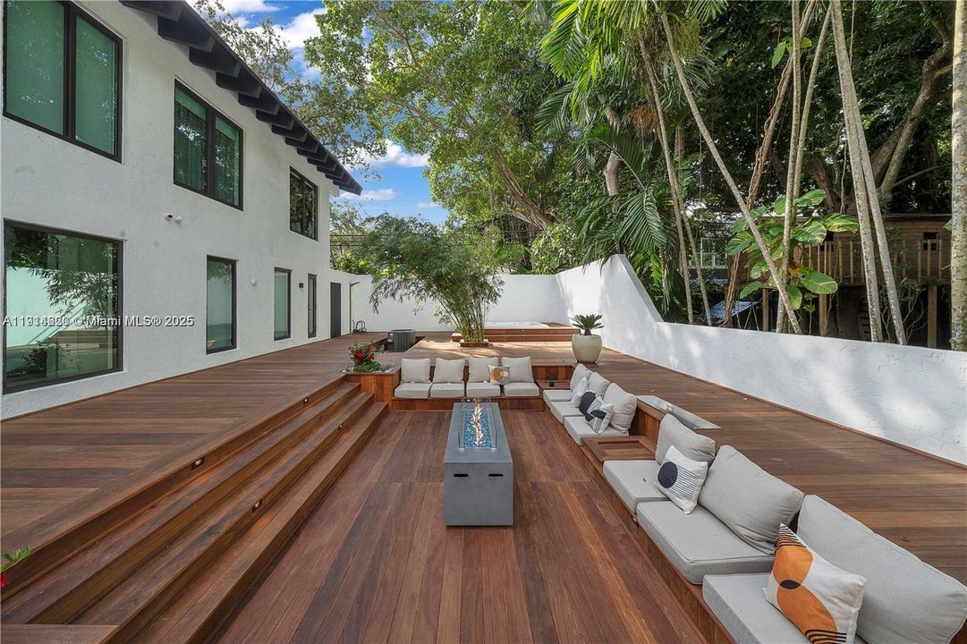 В аренду: $20,000 (3 спален, 3 ванн, 3910 Квадратных фут)