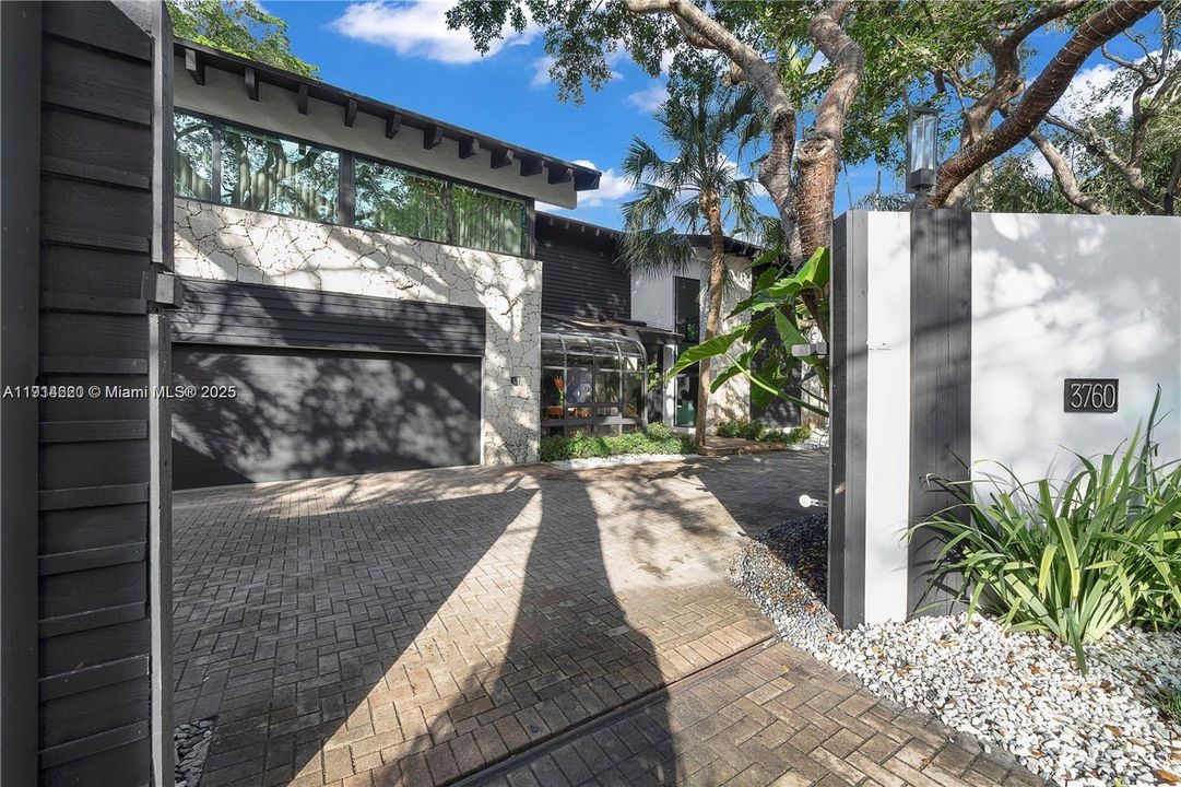 В аренду: $20,000 (3 спален, 3 ванн, 3910 Квадратных фут)