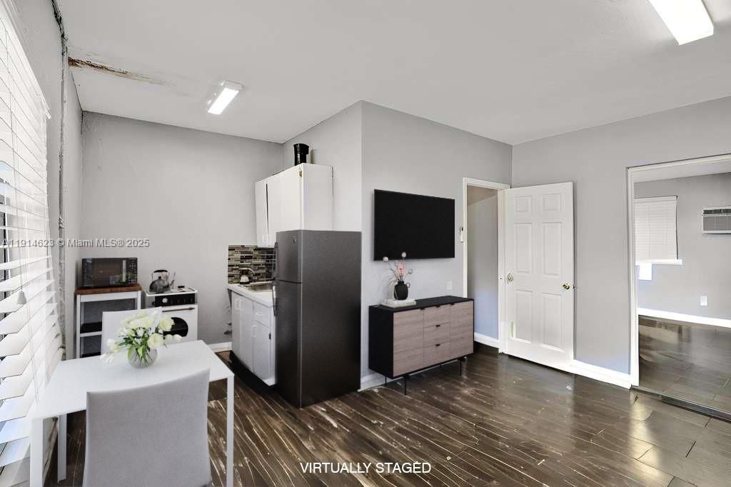 Unit 2 virtually staged