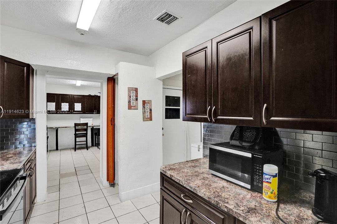 Под контрактом: $949,999 (0 спален, 0 ванн, 3230 Квадратных фут)