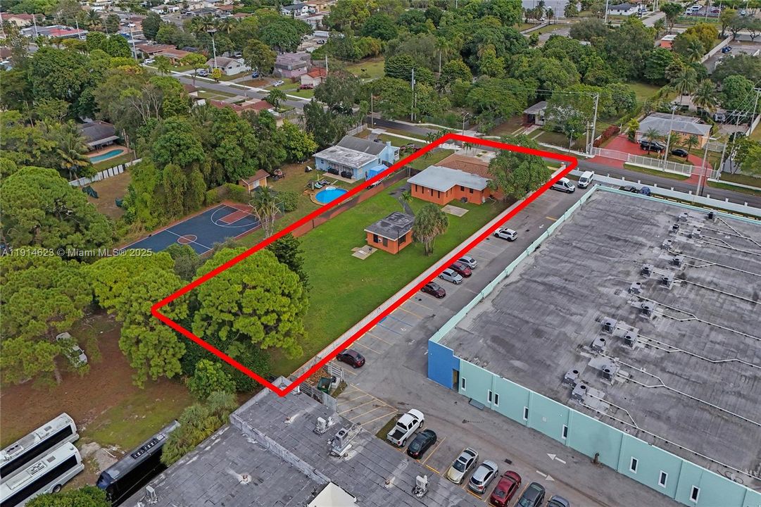 Под контрактом: $949,999 (0 спален, 0 ванн, 3230 Квадратных фут)