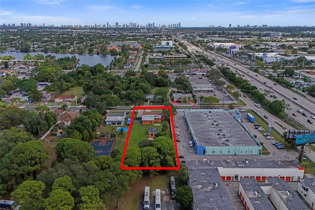 Под контрактом: $949,999 (0 спален, 0 ванн, 3230 Квадратных фут)