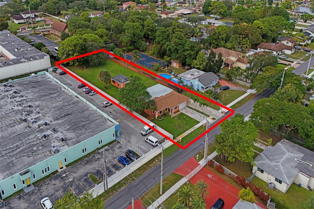 Под контрактом: $949,999 (0 спален, 0 ванн, 3230 Квадратных фут)