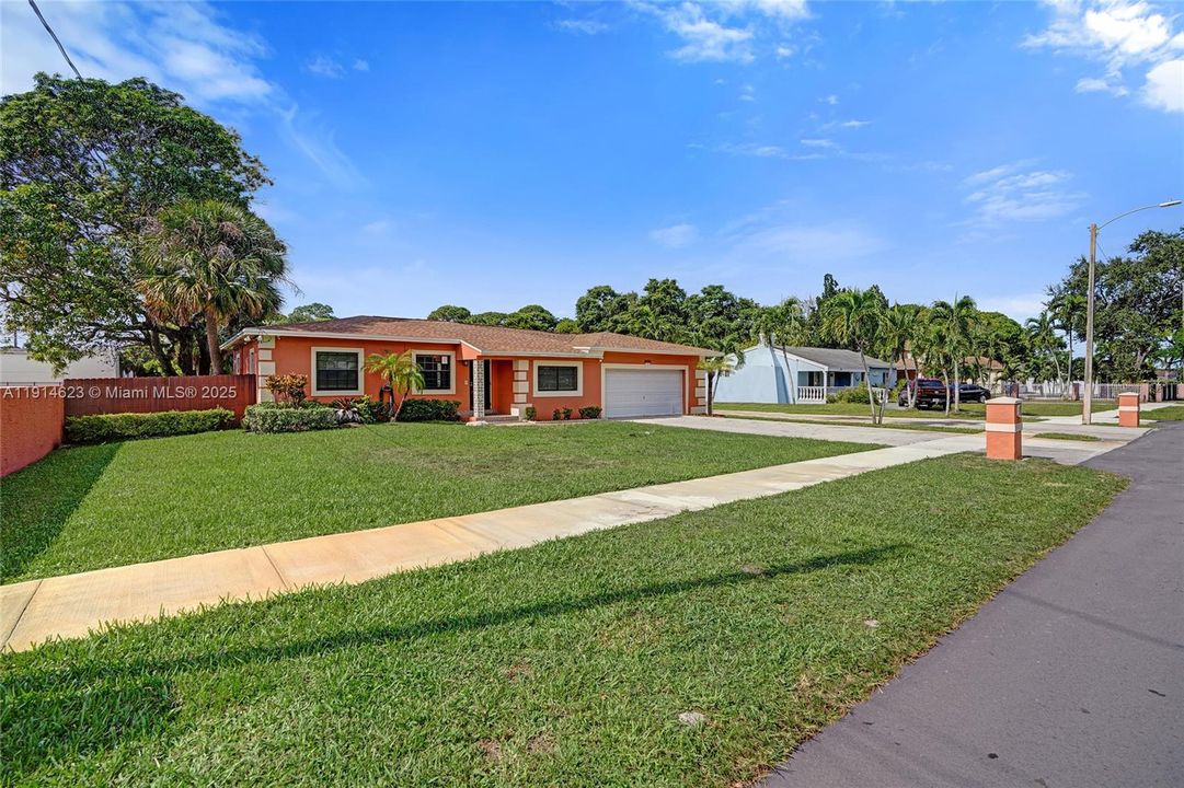 Под контрактом: $949,999 (0 спален, 0 ванн, 3230 Квадратных фут)