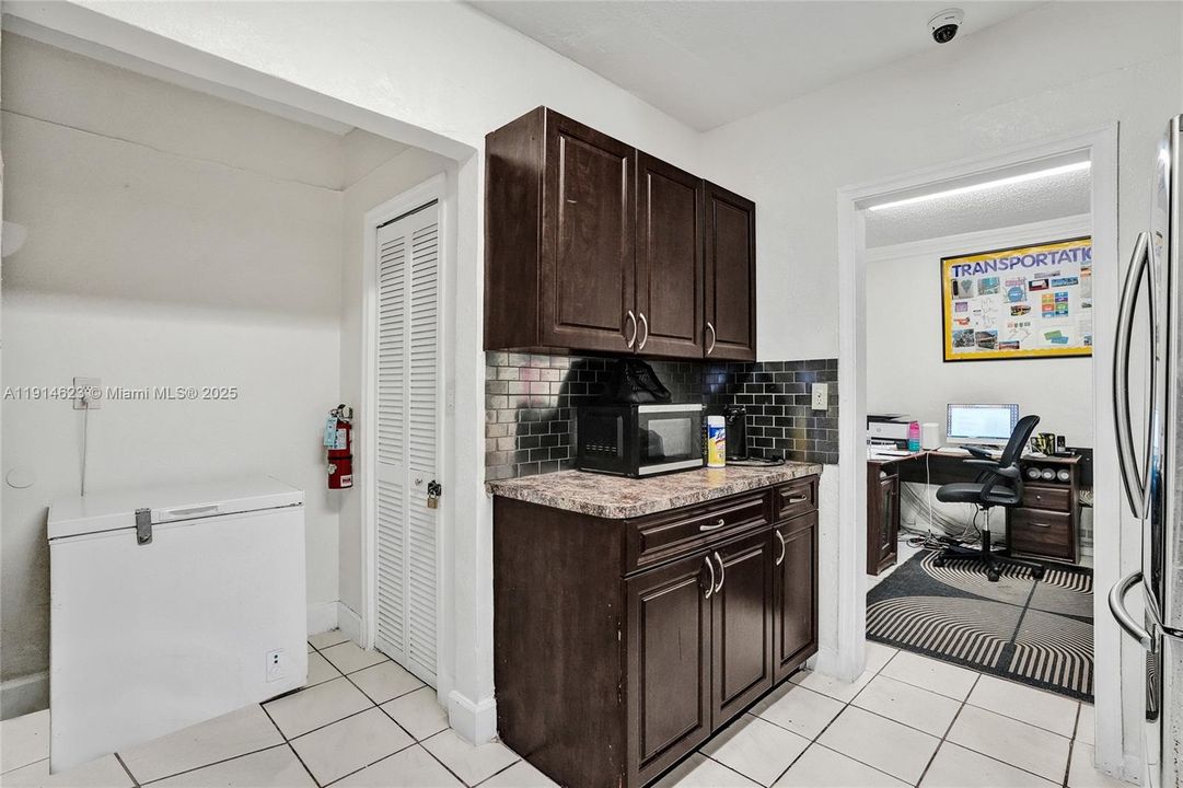 Под контрактом: $949,999 (0 спален, 0 ванн, 3230 Квадратных фут)