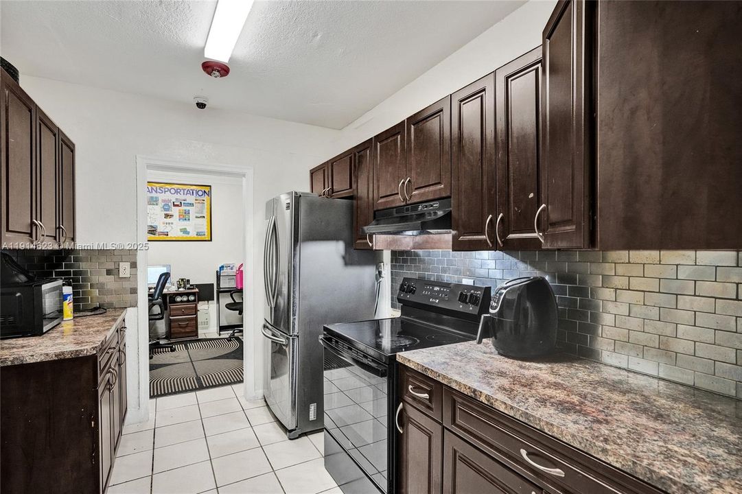 Под контрактом: $949,999 (0 спален, 0 ванн, 3230 Квадратных фут)