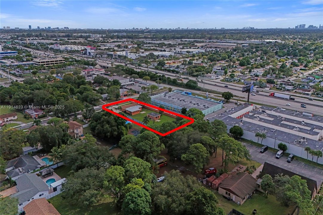 Под контрактом: $949,999 (0 спален, 0 ванн, 3230 Квадратных фут)