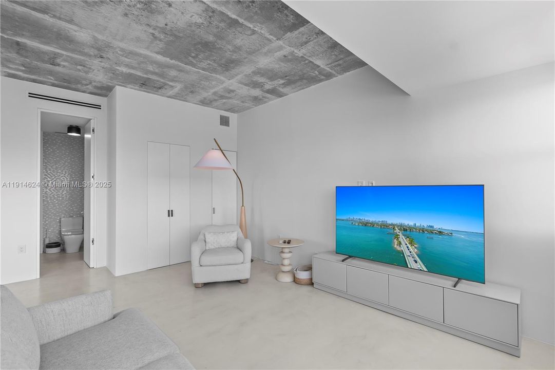 For Sale: $1,790,000 (2 beds, 2 baths, 1287 Square Feet)