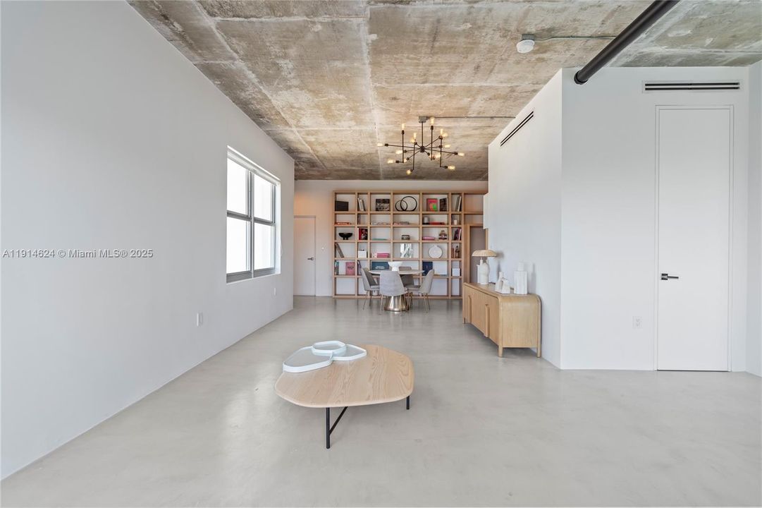 For Sale: $1,790,000 (2 beds, 2 baths, 1287 Square Feet)