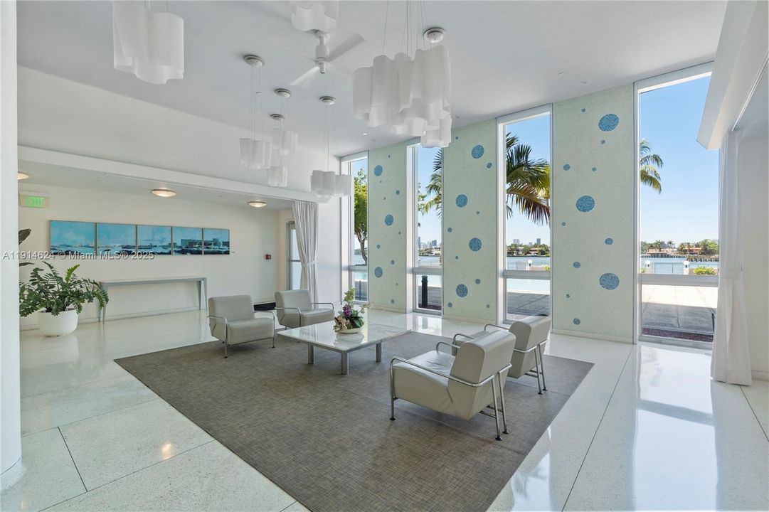 For Sale: $1,790,000 (2 beds, 2 baths, 1287 Square Feet)