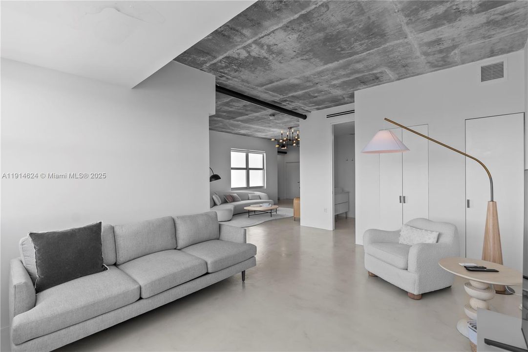 For Sale: $1,790,000 (2 beds, 2 baths, 1287 Square Feet)