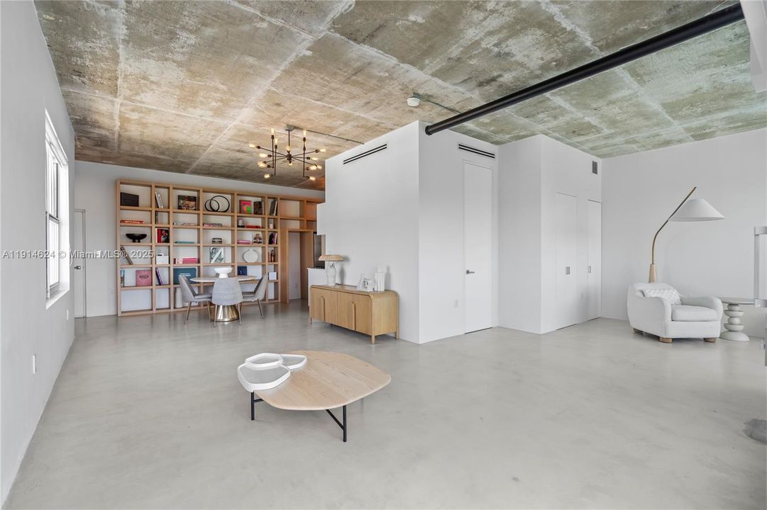 For Sale: $1,790,000 (2 beds, 2 baths, 1287 Square Feet)