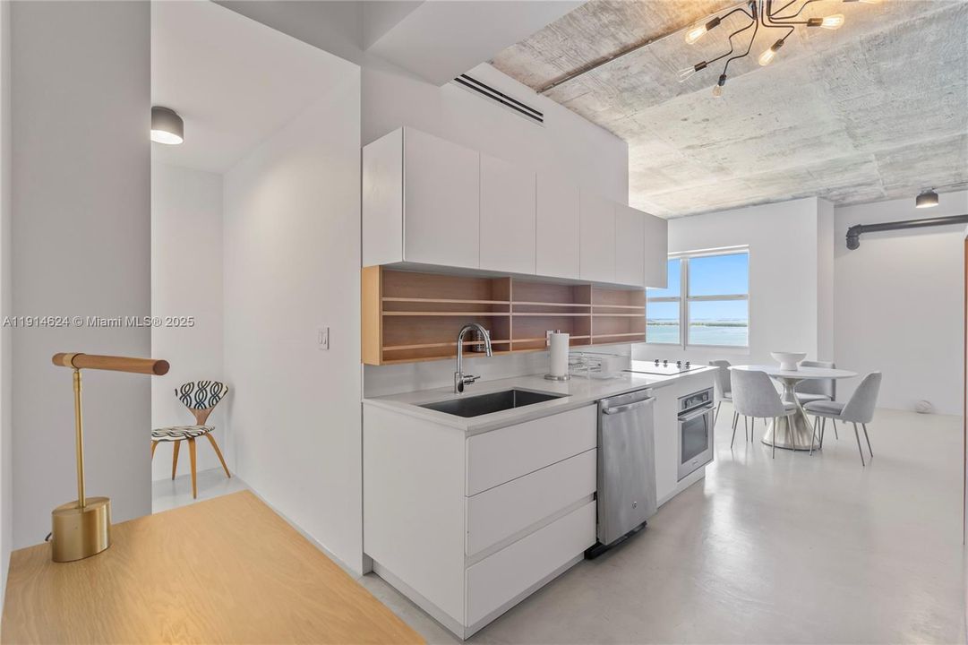 For Sale: $1,790,000 (2 beds, 2 baths, 1287 Square Feet)