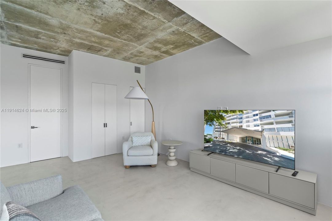 For Sale: $1,790,000 (2 beds, 2 baths, 1287 Square Feet)