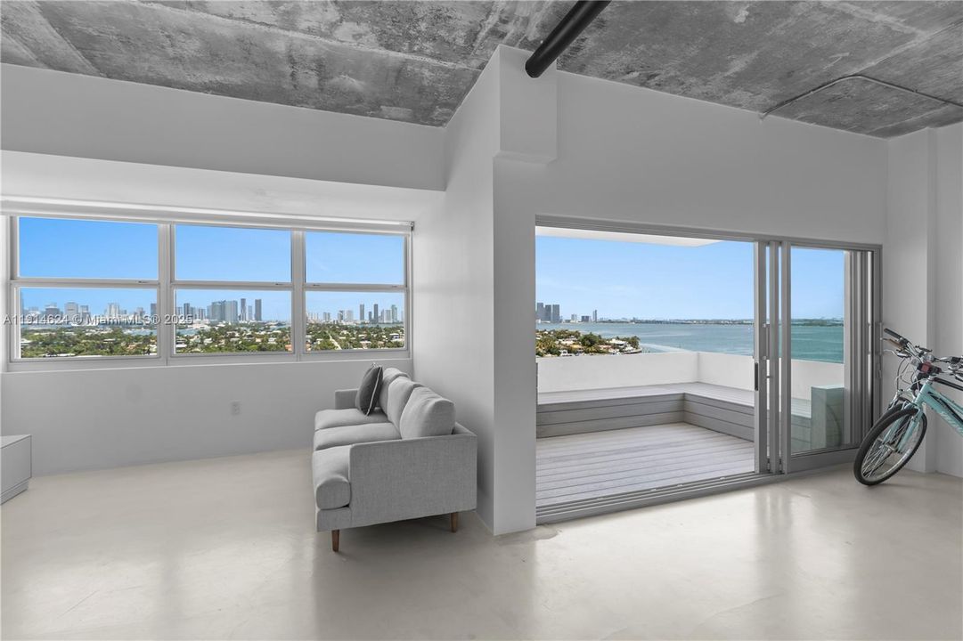 For Sale: $1,790,000 (2 beds, 2 baths, 1287 Square Feet)