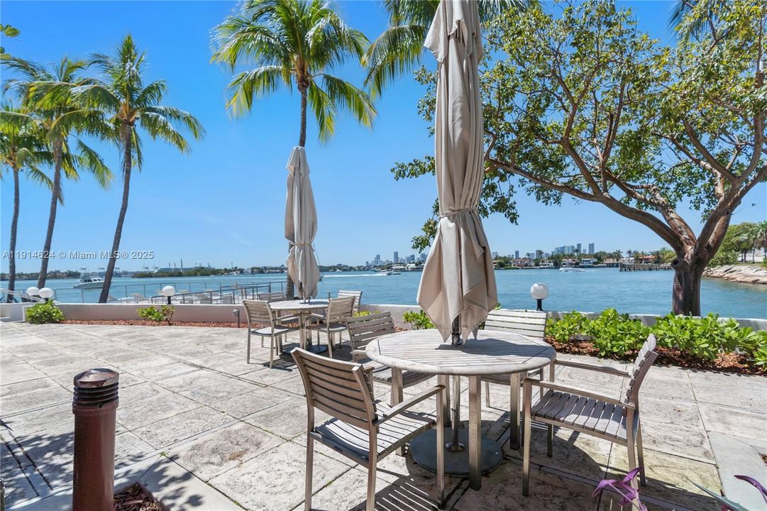 For Sale: $1,790,000 (2 beds, 2 baths, 1287 Square Feet)