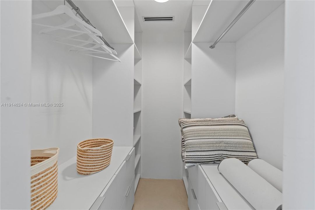 For Sale: $1,790,000 (2 beds, 2 baths, 1287 Square Feet)