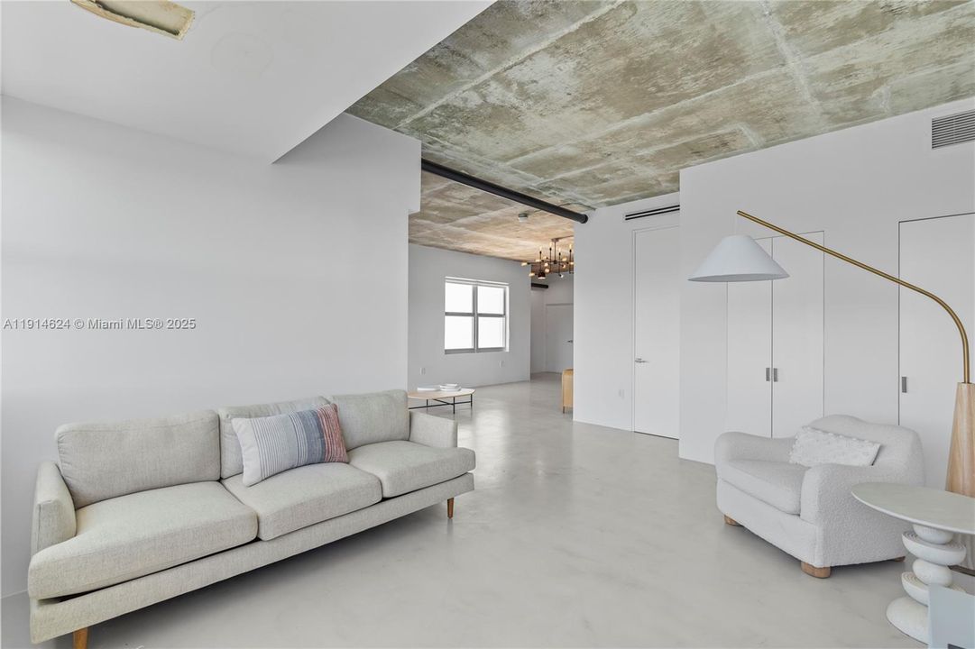 For Sale: $1,790,000 (2 beds, 2 baths, 1287 Square Feet)