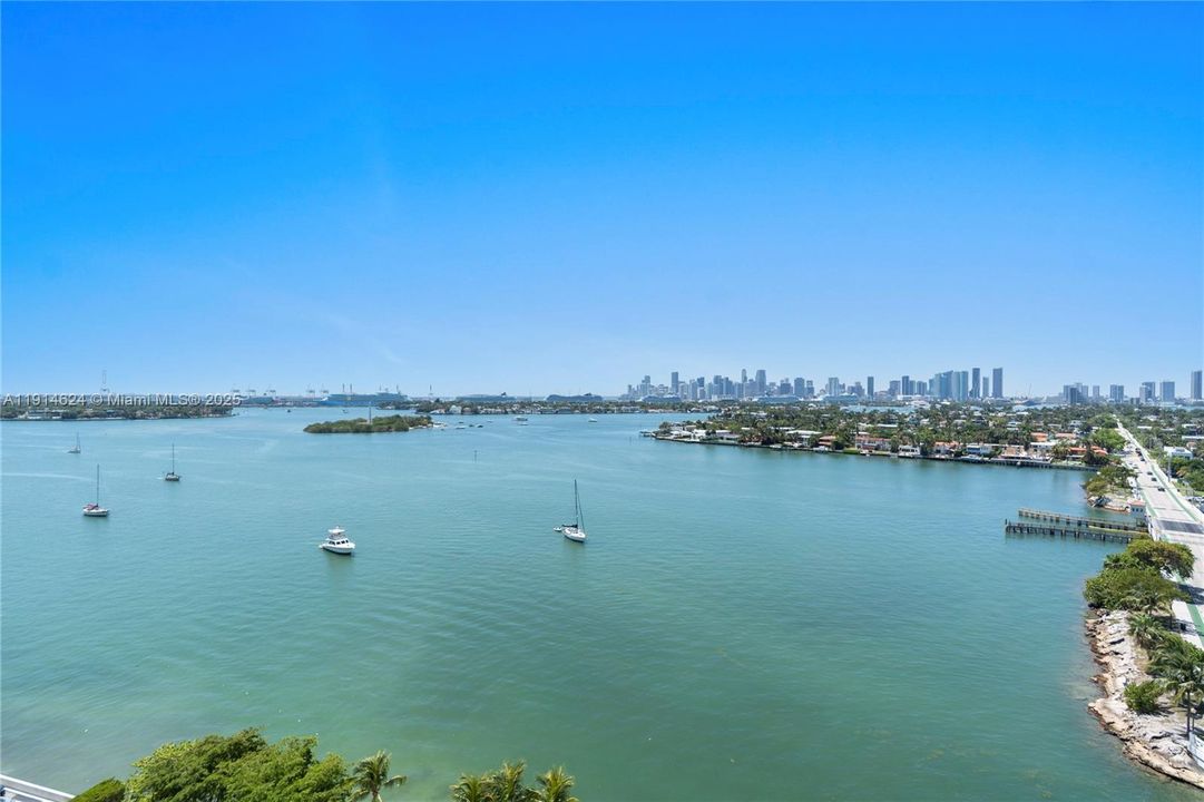 For Sale: $1,790,000 (2 beds, 2 baths, 1287 Square Feet)