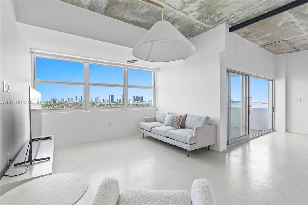 For Sale: $1,790,000 (2 beds, 2 baths, 1287 Square Feet)