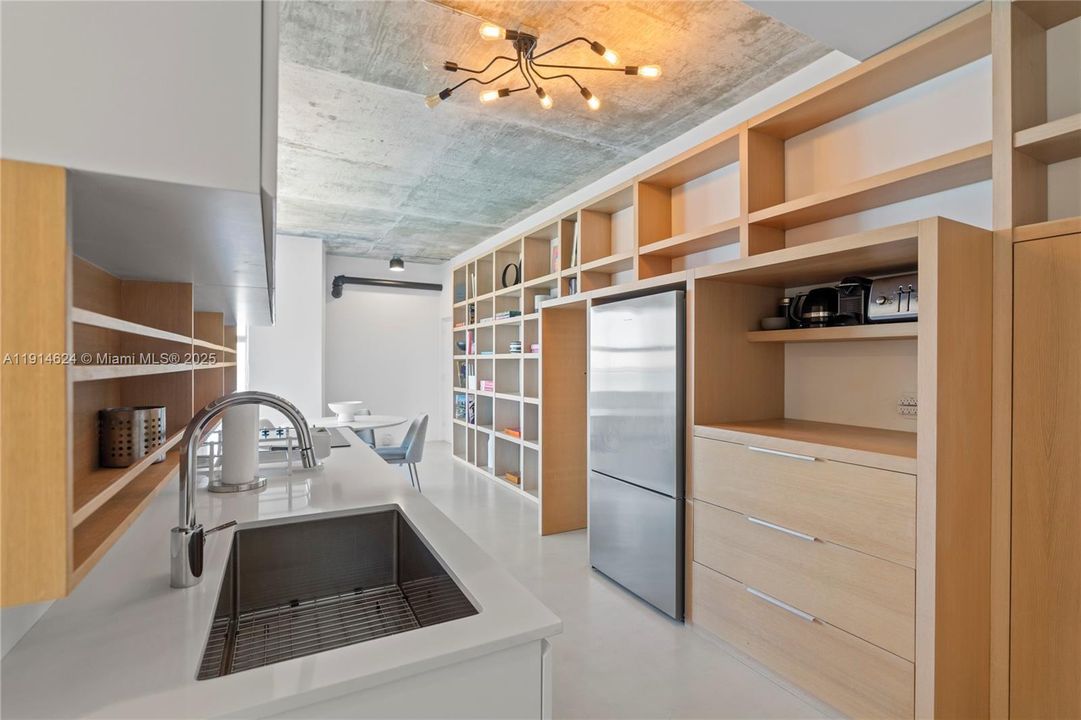 For Sale: $1,790,000 (2 beds, 2 baths, 1287 Square Feet)